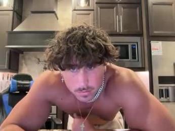 hungkingg22 — 在 chaturbate 直播的网络摄像头模特