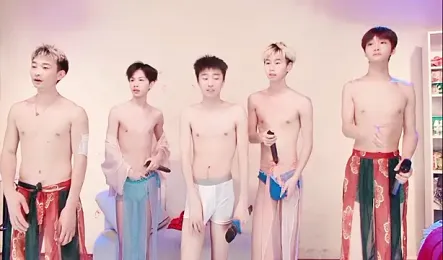 Mode-003 — 在 stripchat 直播的网络摄像头模特