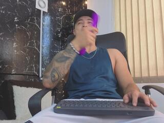 Allanx Ferrer — flirt4free