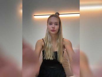 CrystalFairy — 在 bongacams 直播的网络摄像头模特