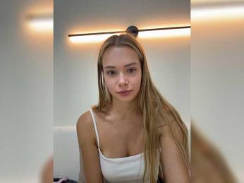 CrystalFairy — 在 bongacams 直播的网络摄像头模特