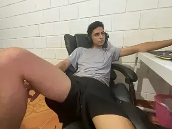 Max_TheHorseDick — 在 stripchat 直播的网络摄像头模特