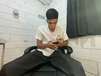 Max_TheHorseDick — 在 stripchat 直播的网络摄像头模特