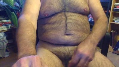 hotbearhot — 在 cam4 直播的网络摄像头模特