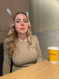 EmaSalis — 在 stripchat 直播的网络摄像头模特