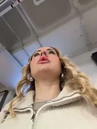 EmaSalis — 在 stripchat 直播的网络摄像头模特