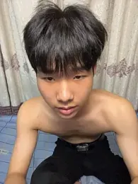qomelo — 在 stripchat 直播的网络摄像头模特