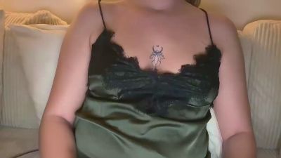 emilieavzere — 在 cam4 直播的网络摄像头模特