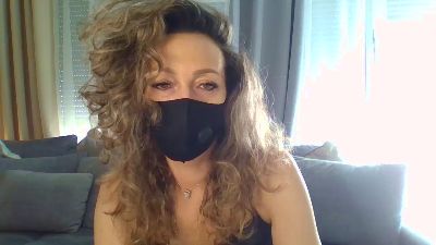 LibertyDark — 在 cam4 直播的网络摄像头模特