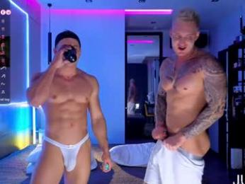 alltimehorny19 — 在 chaturbate 直播的网络摄像头模特