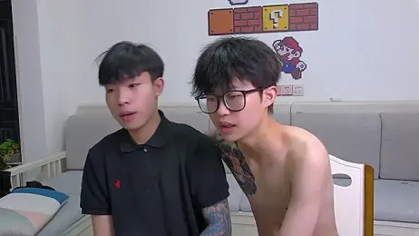 Similu-001 — 在 stripchat 直播的网络摄像头模特