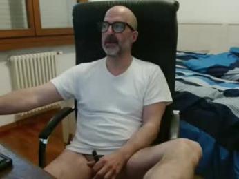 new_simi_74 — Chaturbate stream photo (Apr 2026)