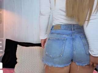 paola-reyy — Camsoda stream photo (Mar 2026)