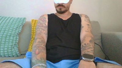 magica1990 — 在 cam4 直播的网络摄像头模特
