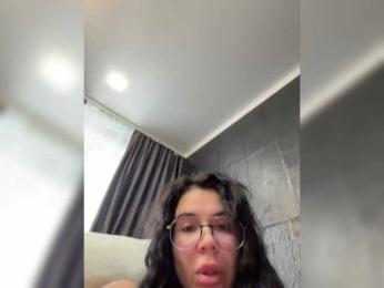 MagicMelody — 在 bongacams 直播的网络摄像头模特