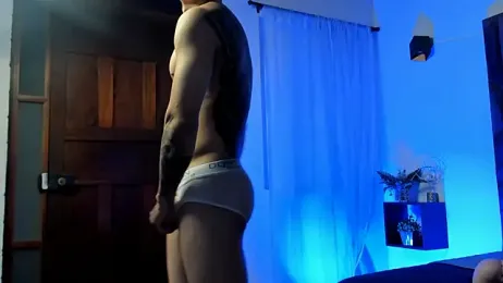 TonyPetrovjs — 在 stripchat 直播的网络摄像头模特