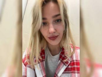 AlinnaAnnila — 在 bongacams 直播的网络摄像头模特