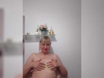 Lady_in_Red — bongacams