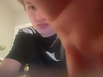 yourwhiteboy1 — 在 stripchat 直播的网络摄像头模特