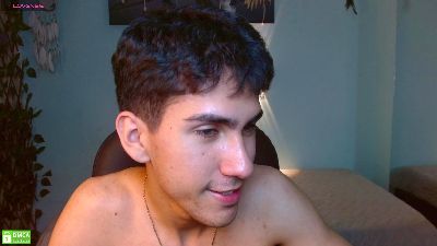 adan_tower — 在 cam4 直播的网络摄像头模特