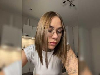 v_-_-_v — Bongacams stream photo (Jun 2026)