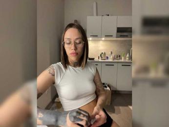 v_-_-_v — Bongacams stream photo (Jun 2026)