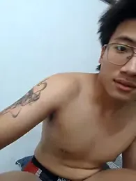 rdan13 — 在 stripchat 直播的网络摄像头模特