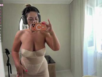 ZlataPeach — 在 bongacams 直播的网络摄像头模特