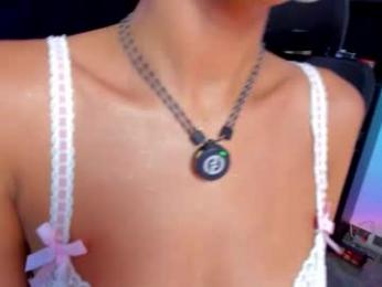 cinamon_kingdom — 在 chaturbate 直播的网络摄像头模特