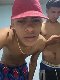 Antonelo_blake — 在 stripchat 直播的网络摄像头模特