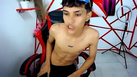 chris_evans77 — 在 stripchat 直播的网络摄像头模特