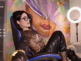 adelineefoxxx — 在 chaturbate 直播的网络摄像头模特