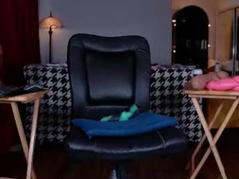 holenextdoor — 在 chaturbate 直播的网络摄像头模特