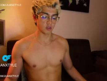 juancamroom — Chaturbate stream photo (Apr 2026)
