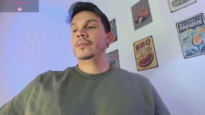 alejandro_stark — 在 cam4 直播的网络摄像头模特