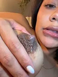 Aryrosee — 在 stripchat 直播的网络摄像头模特