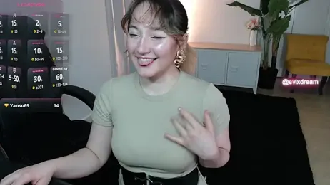 Crystal-dreamt — Stripchat stream photo (May 2026)