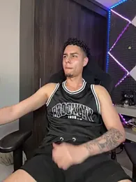 bigryann23 — 在 stripchat 直播的网络摄像头模特