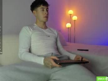 twintease — 在 chaturbate 直播的网络摄像头模特