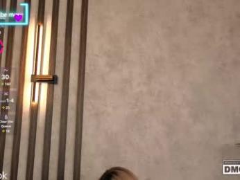 holl1would — Chaturbate stream photo (May 2025)