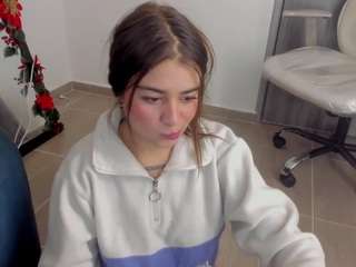 brunettee-1 — Camsoda stream photo (Jun 2026)