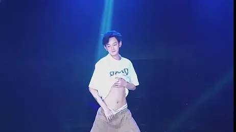 AAA-winner — 在 stripchat 直播的网络摄像头模特