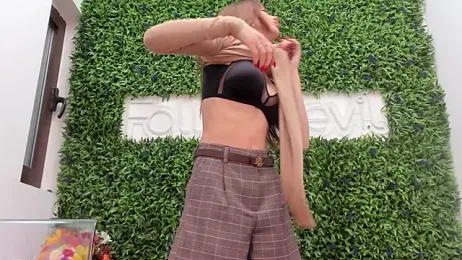 realhotfallingdevil — 在 stripchat 直播的网络摄像头模特