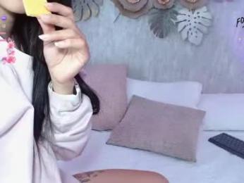 lara_jeean — Chaturbate stream photo (Apr 2026)