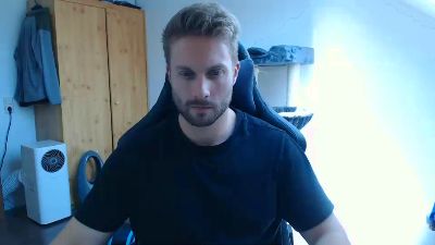 blueeyes839 — 在 cam4 直播的网络摄像头模特