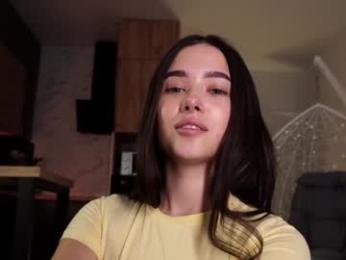 emilybatee — 在 chaturbate 直播的网络摄像头模特