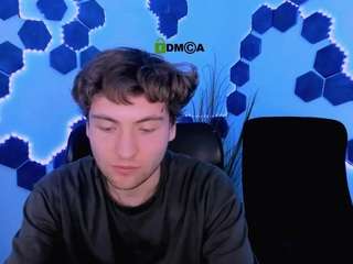 travis-wolf — 在 camsoda 直播的网络摄像头模特