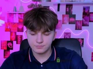 travis-wolf — 在 camsoda 直播的网络摄像头模特