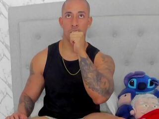 Luigi Ferrara — 在 flirt4free 直播的网络摄像头模特