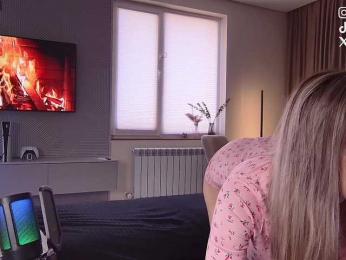 NIKI7377 — 在 bongacams 直播的网络摄像头模特